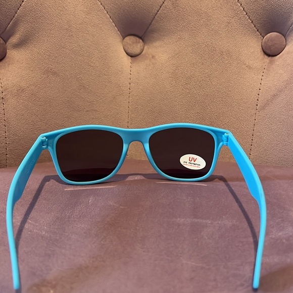 BLUE SUNGLASSES (Hamptons Real Estate brand) - Picture 4 of 4